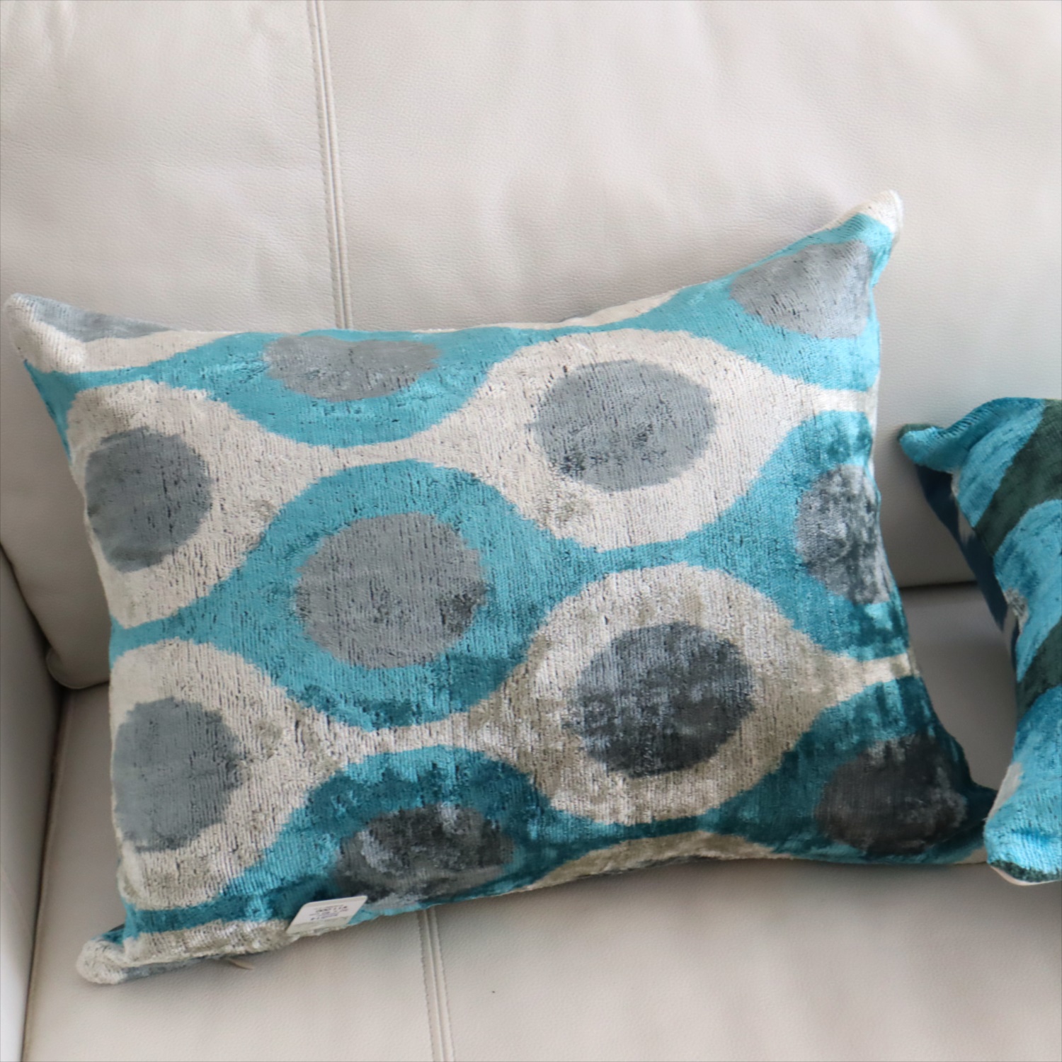 アトラス ベルベットイカットクッションカバー　両面シルク ブルーxグレー　ランタン柄 Silk Velvet Cushion - Double-Sided Design