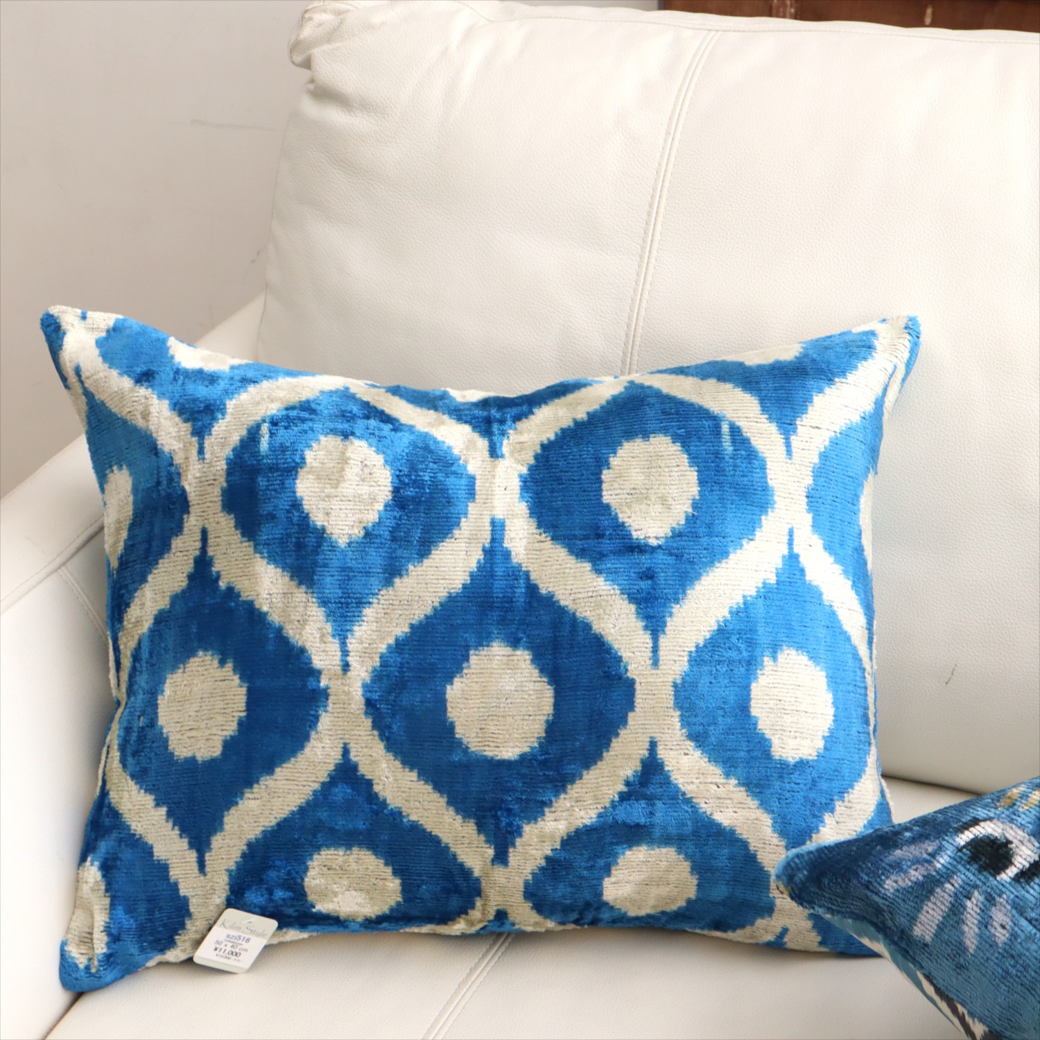 アトラス ベルベットイカットクッションカバー　両面シルク ブルー　ランタン柄 Silk Velvet Cushion - Double-Sided Design