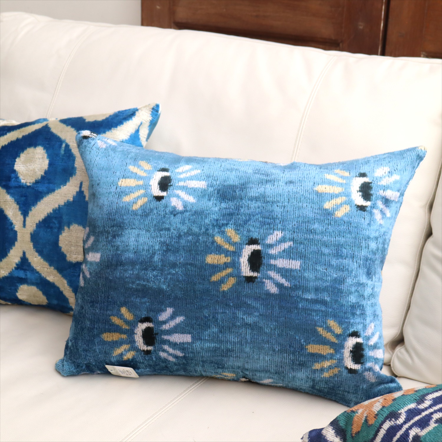 アトラス ベルベットイカットクッションカバー　両面シルク ブルーグレー　光る提灯 Silk Velvet Cushion - Double-Sided Design