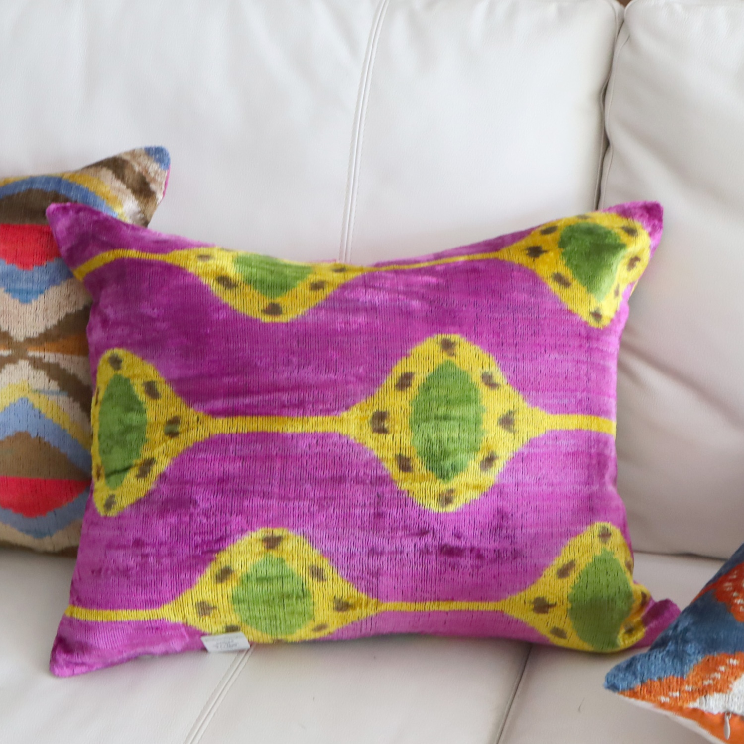 アトラス ベルベットイカットクッションカバー　両面シルク 抽象柄　フューシャピンクｘライトグリーン Silk Velvet Cushion - Double-Sided Design