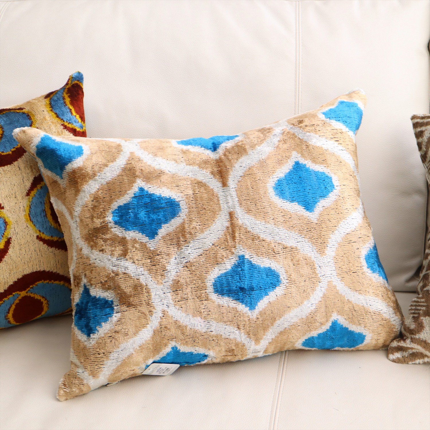 アトラス ベルベットイカットクッションカバー　両面シルク ランタン柄　ブルーｘキャメル Silk Velvet Cushion - Double-Sided Design