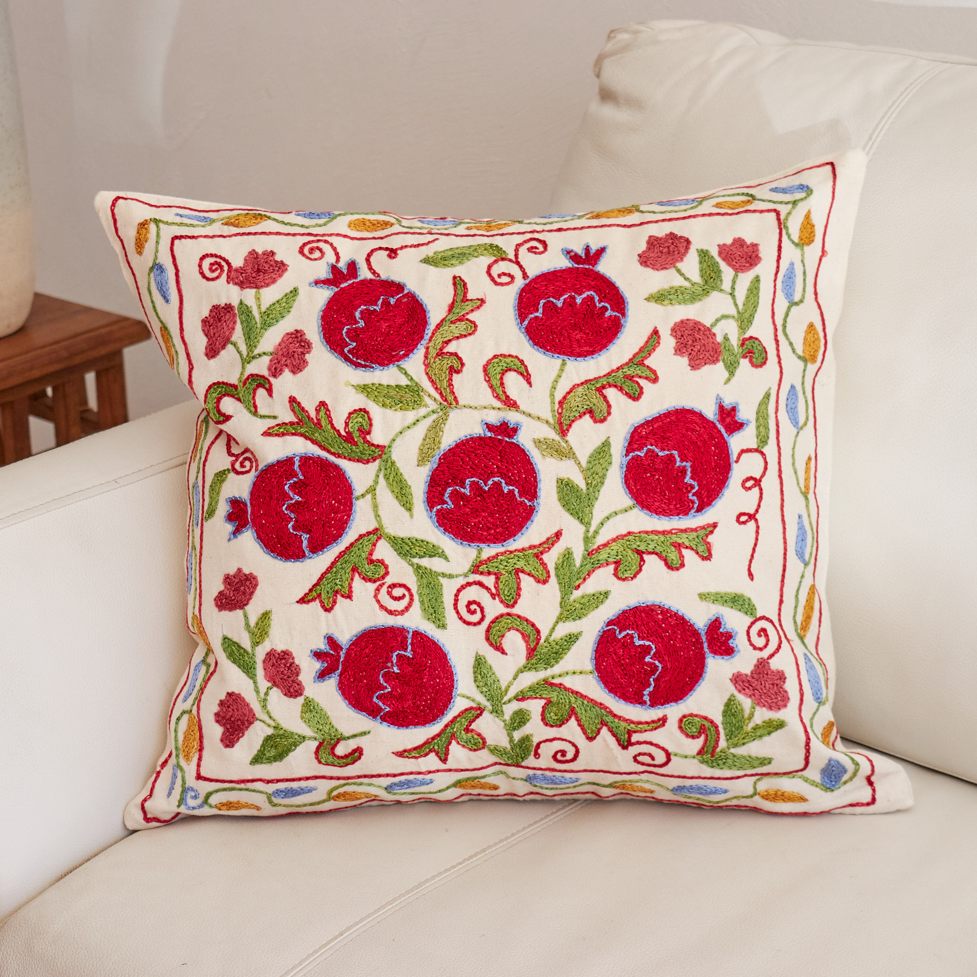スザンニ刺繍 クッションカバー47×44cm ウズベキスタン　Suzani スザニ　ザクロの実