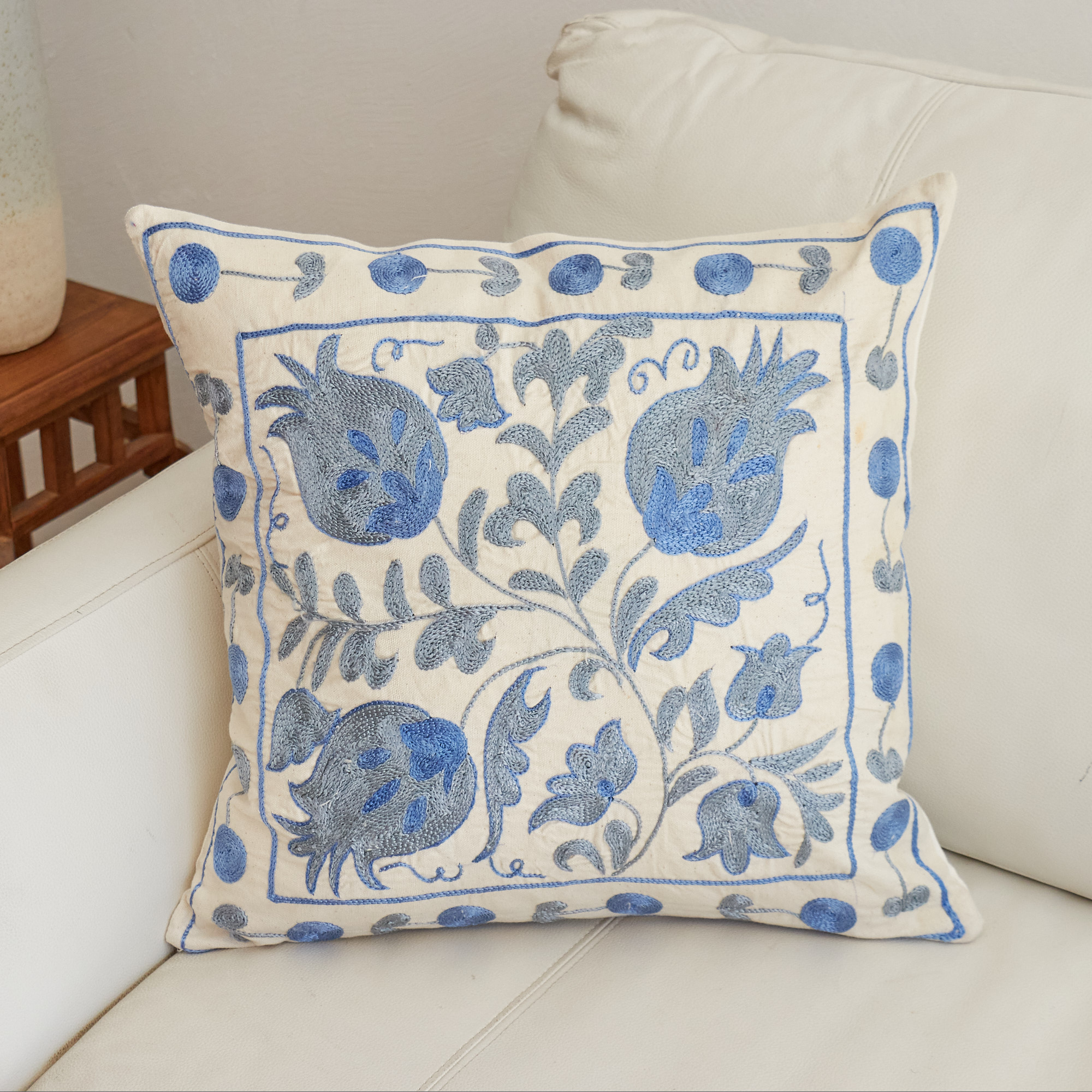 スザンニ刺繍 クッションカバー46×45cm ウズベキスタン　Suzani スザニ　ザクロの実