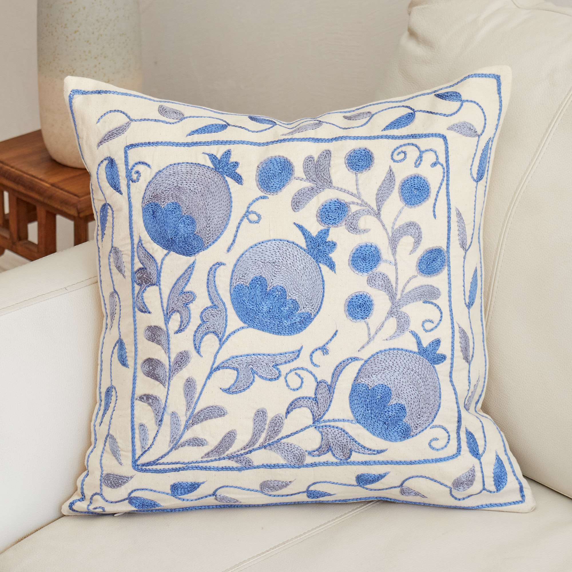 スザンニ刺繍 クッションカバー44×43cm ウズベキスタン　Suzani スザニ　ザクロの実