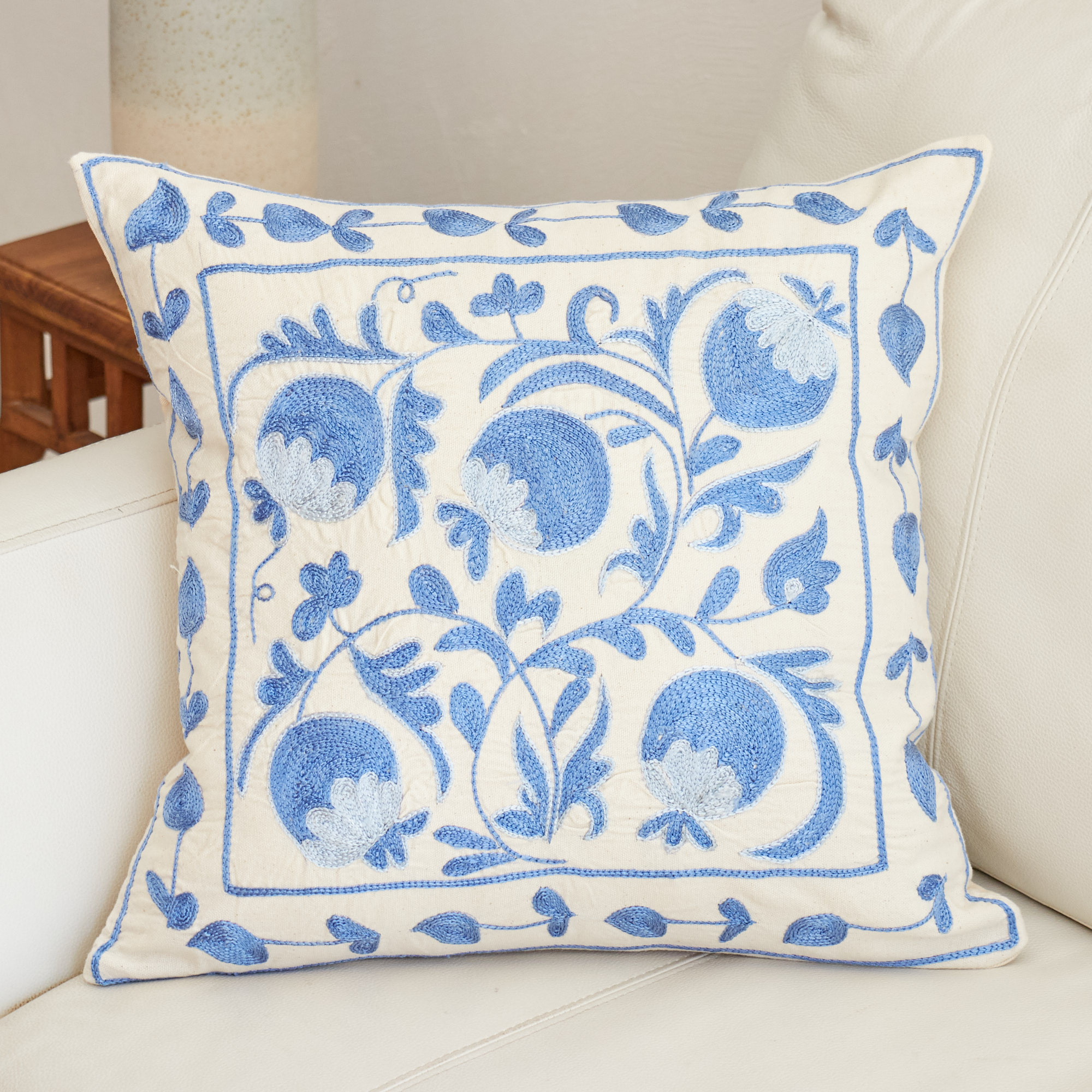 スザンニ刺繍 クッションカバー43×42cm ウズベキスタン　Suzani スザニ　ザクロの実