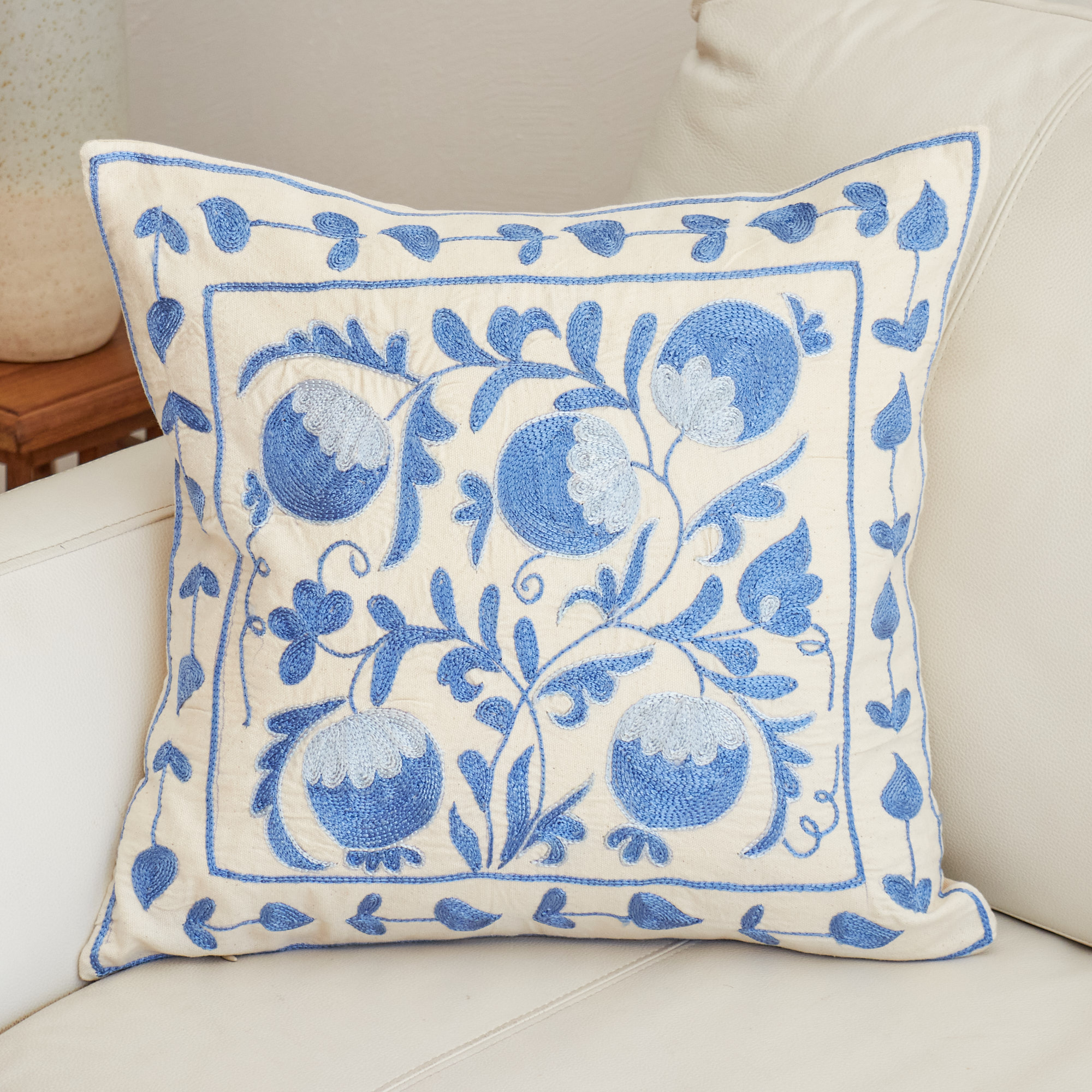 スザンニ刺繍 クッションカバー44×42cm ウズベキスタン　Suzani スザニ　ザクロの実