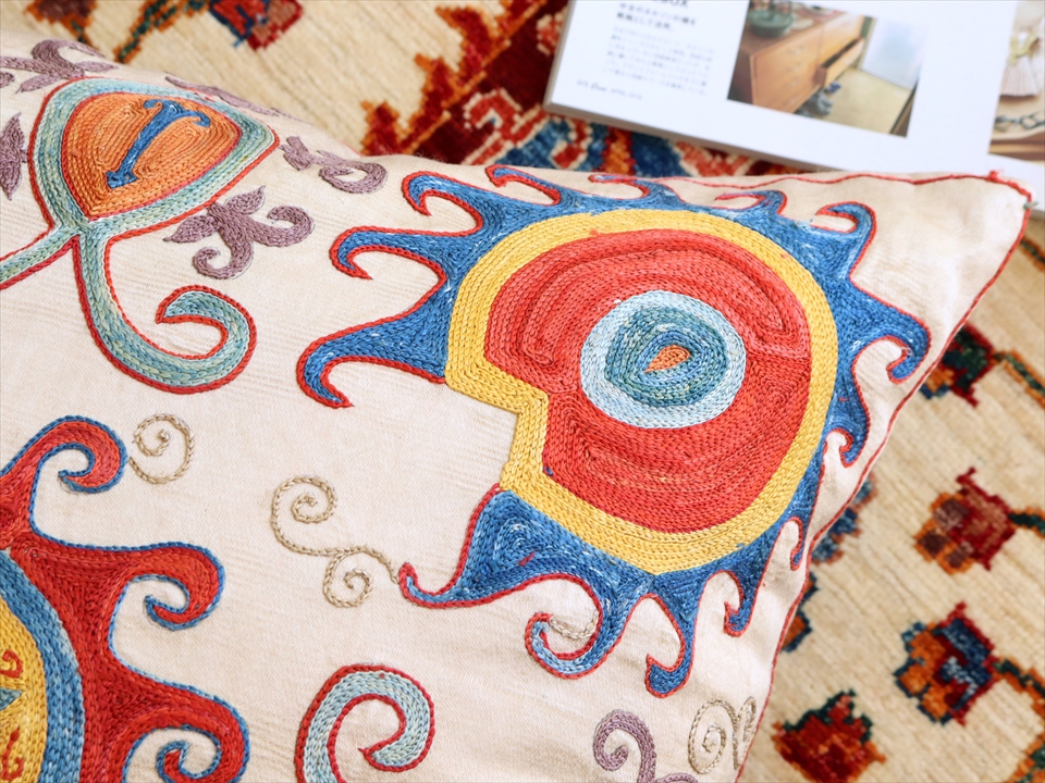 インド製　スザンニ刺繍　クッションカバー