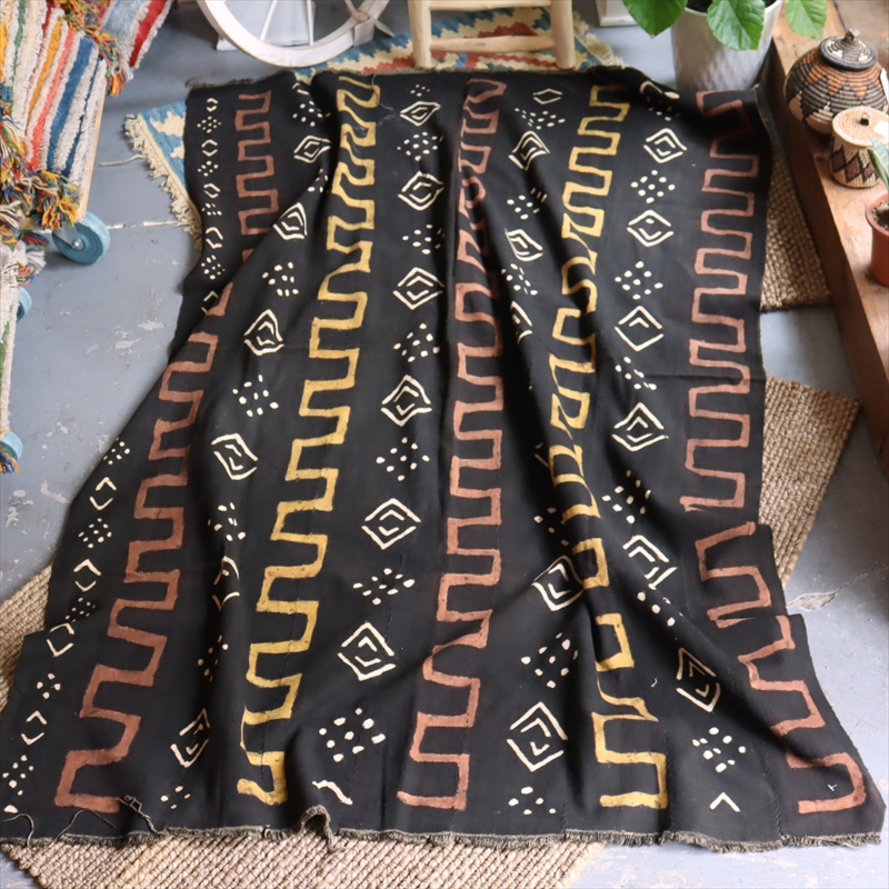 アフリカの泥染布 Mud Cloth Mali, African textile 171×119cm 黒 黄土色 白 幾何学模様