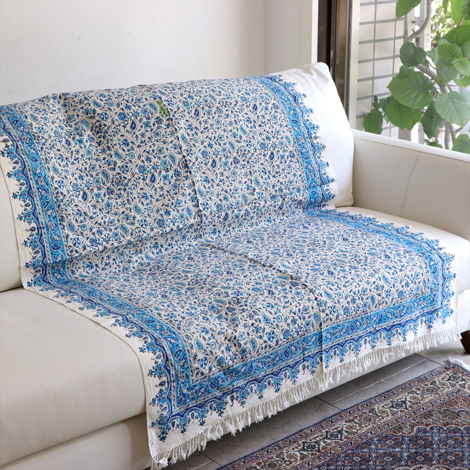 ペルシャ更紗・イラン手染め布150x100cmサイズブルー（水色）フラワー　細かな花のアラベスク