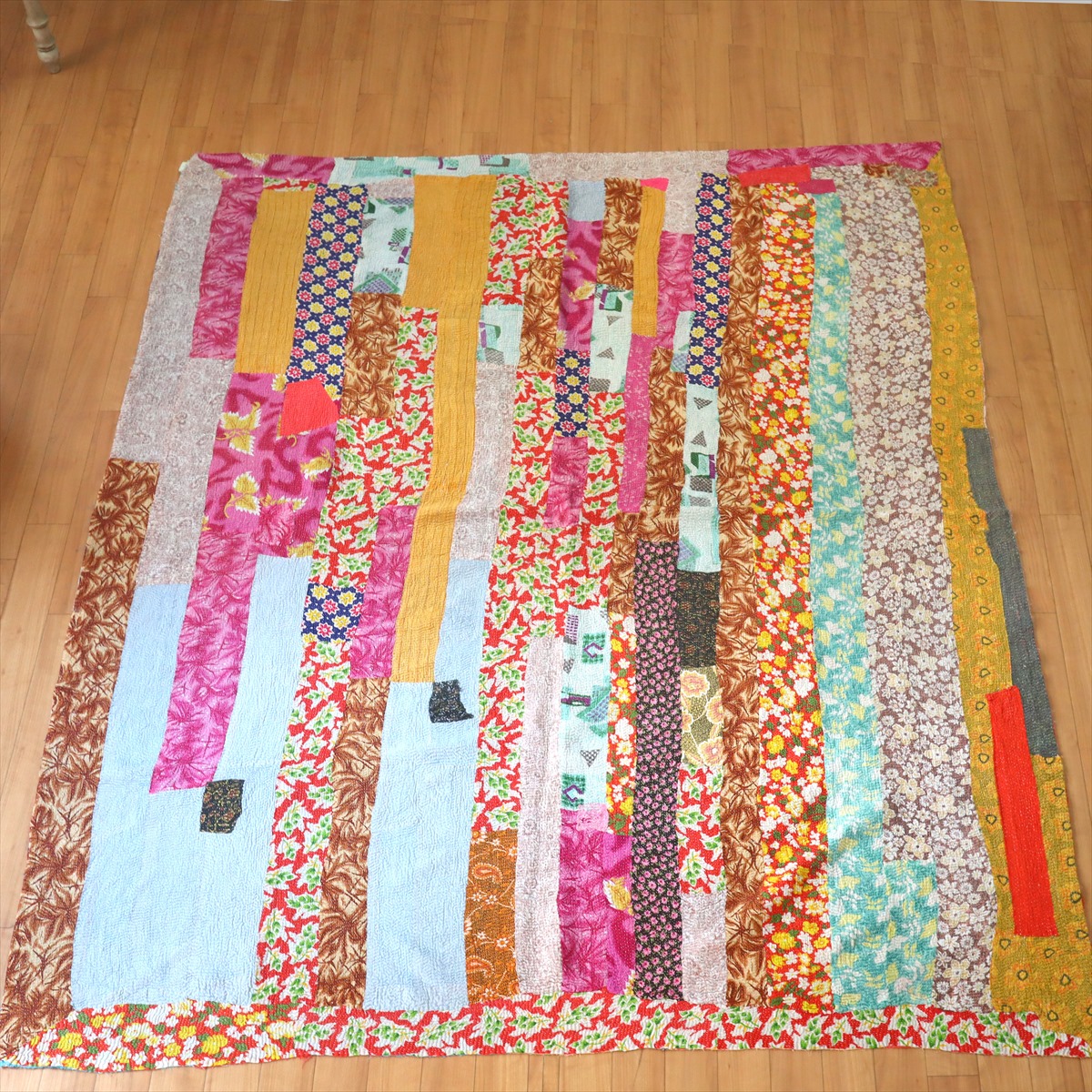 インド　カンタ刺繍・パッチワーク/ラリーキルト　古布・ヴィンテージファブリック 198x160cm 細かな花模様 Kantha embroidery, India
