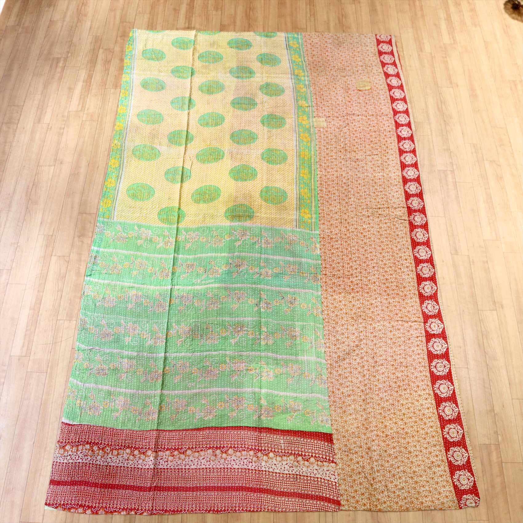 インド　カンタ刺繍・パッチワーク/ラリーキルト　古布・ヴィンテージファブリック 237×140cm カラフル 様々なパターン Kantha embroidery  India