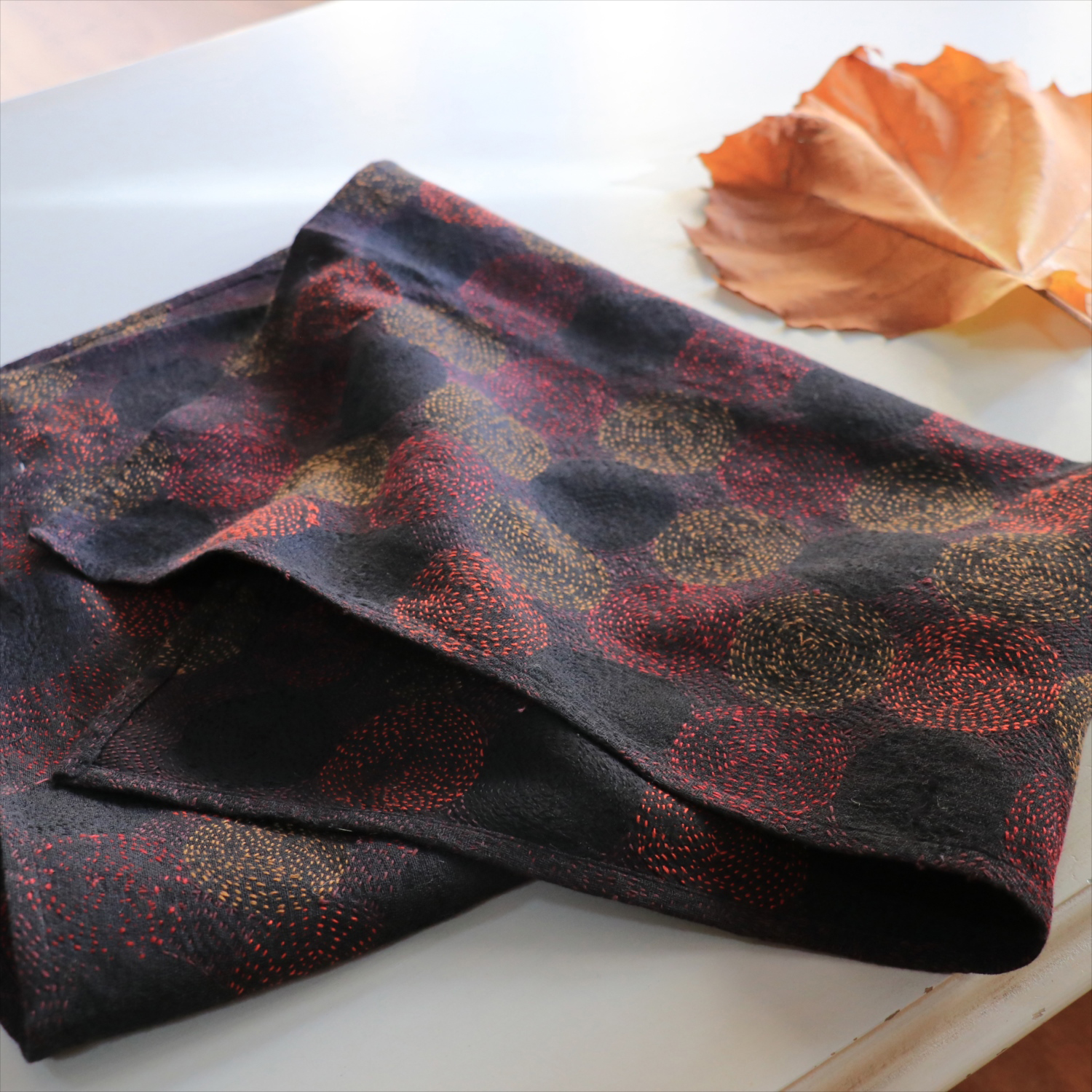 カンタ刺繍 シルク ミニクロス66×59cm<br>ブラック サークル文様