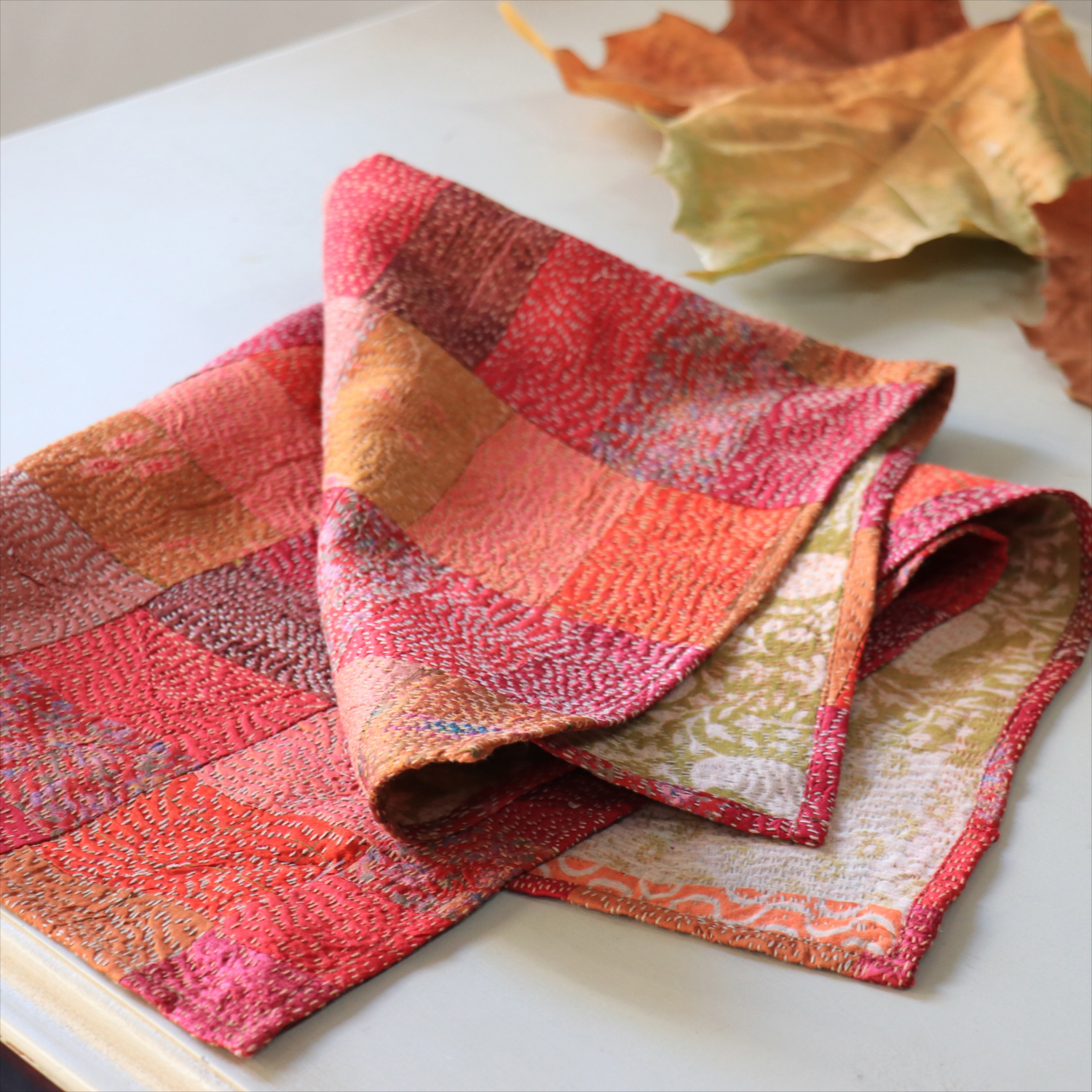 カンタ刺繍 シルク ミニクロス60×58cm<br>パッチワーク オレンジグラデーション　両面リバーシブル