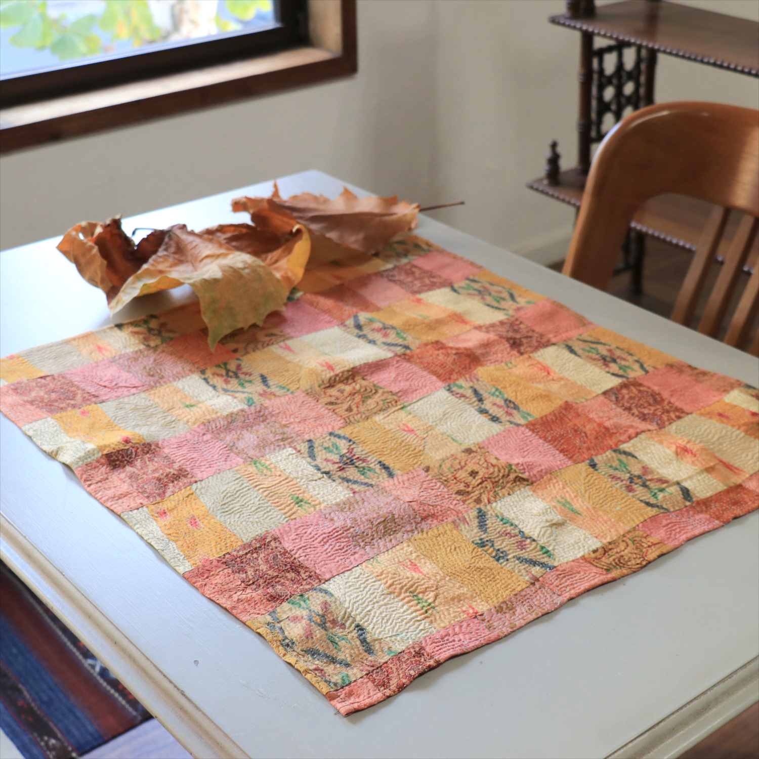 カンタ刺繍 シルク ミニクロス60×54cm<br>パッチワーク ローズ＆ピーチ　両面リバーシブル