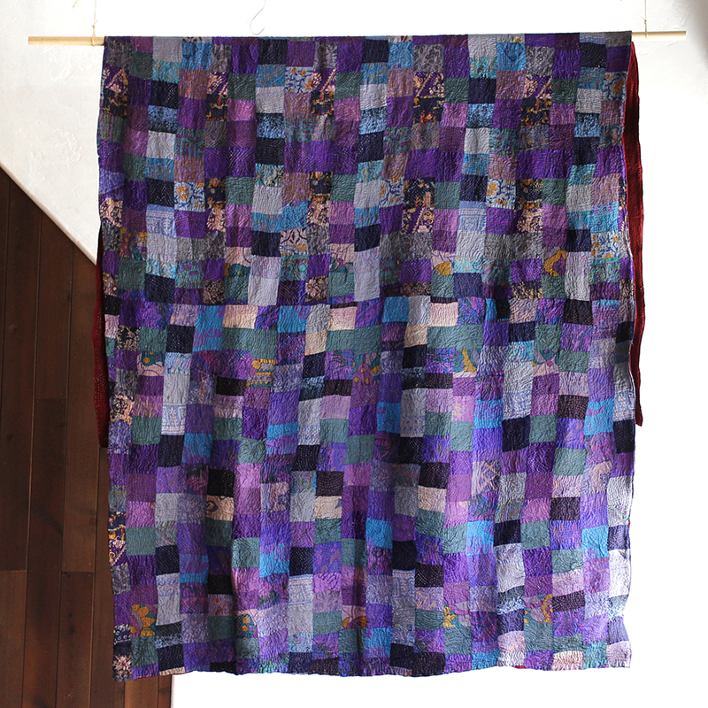インドの古布・シルクパッチワーク　カンタ刺繍円形・丸の刺し子・紫のモザイク　Kantha embroidery, India
