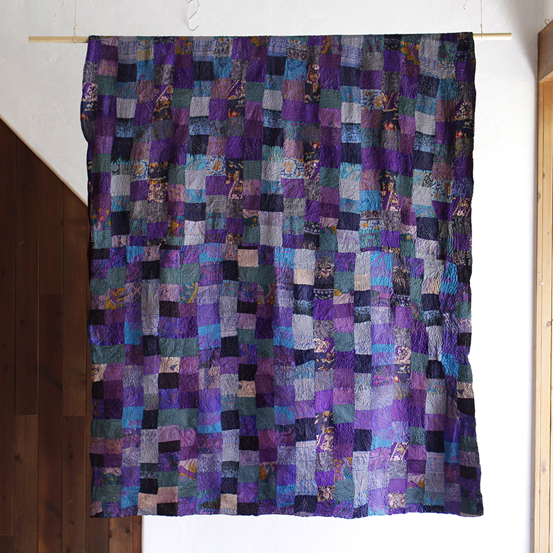インドの古布・シルクパッチワーク カンタ刺繍 円形・丸の刺し子・紫のモザイク Kantha embroidery, India