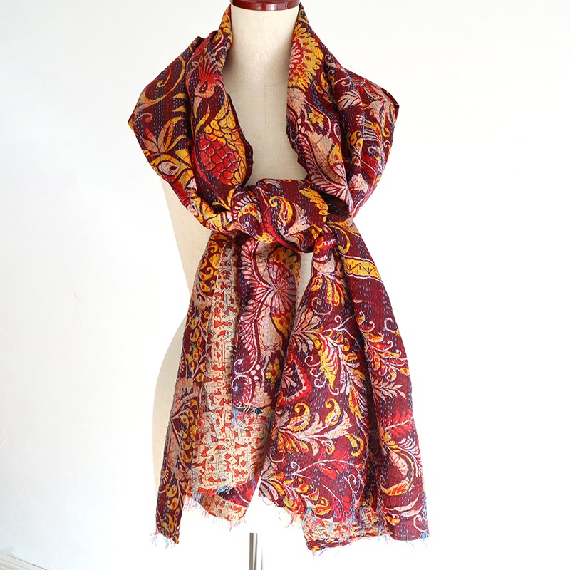 インドの古布・カンタ刺繍・シルクストール Kantha embroidery, India 202x90cm 刺し子・赤と水色の刺繍