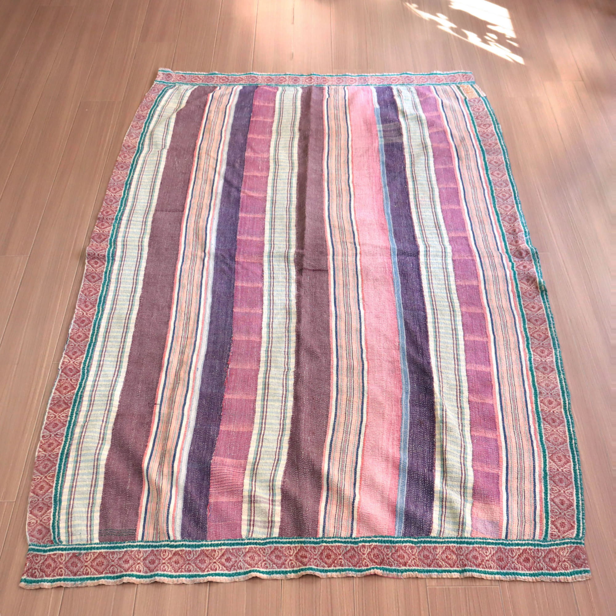 インド　カンタ刺繍　ラリーキルト197×130cm パッチワーク　ピンク＆パープル