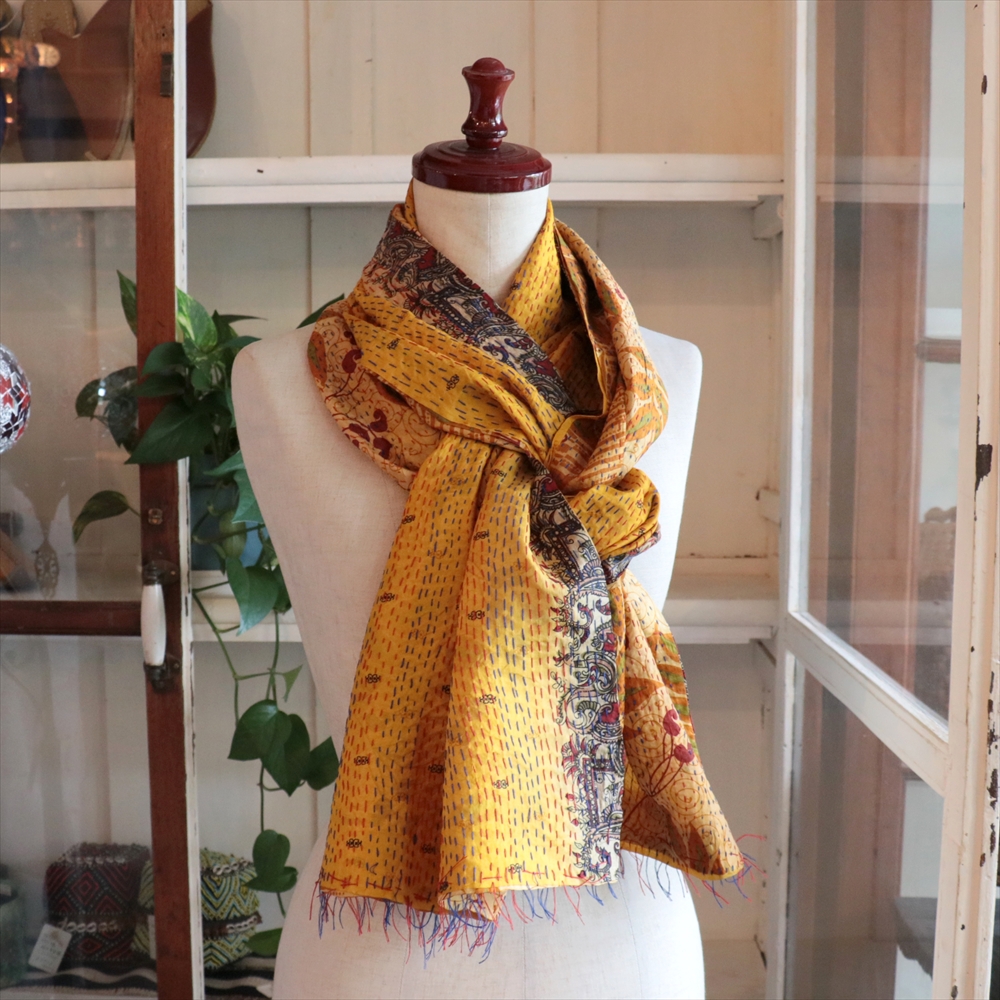 カンタ刺繍 シルクストール Kantha embroidery, India 刺し子<br>クリームイエローのリーフ＆ペイズリー