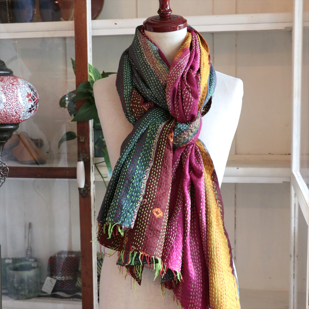 カンタ刺繍 シルクストール Kantha embroidery, India 刺し子<br>フューシャピンク×からし色の切替え