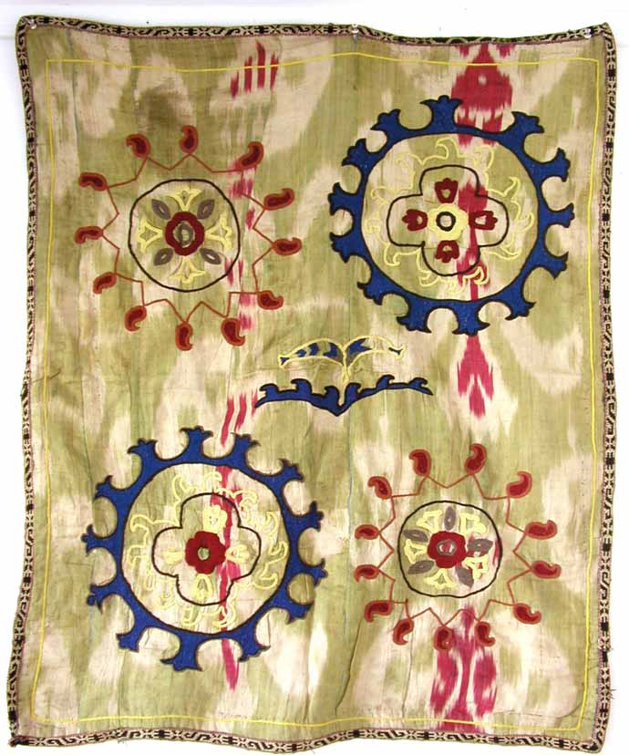 スザンニ　SUZANI刺繍　オールド・111×92cm 絣に４つの花