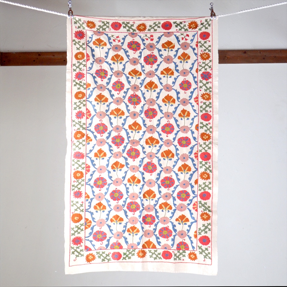 ウズベキスタン・スザンニ刺繍布　アンティークデザインフラワーモチーフ・ブルートレリス