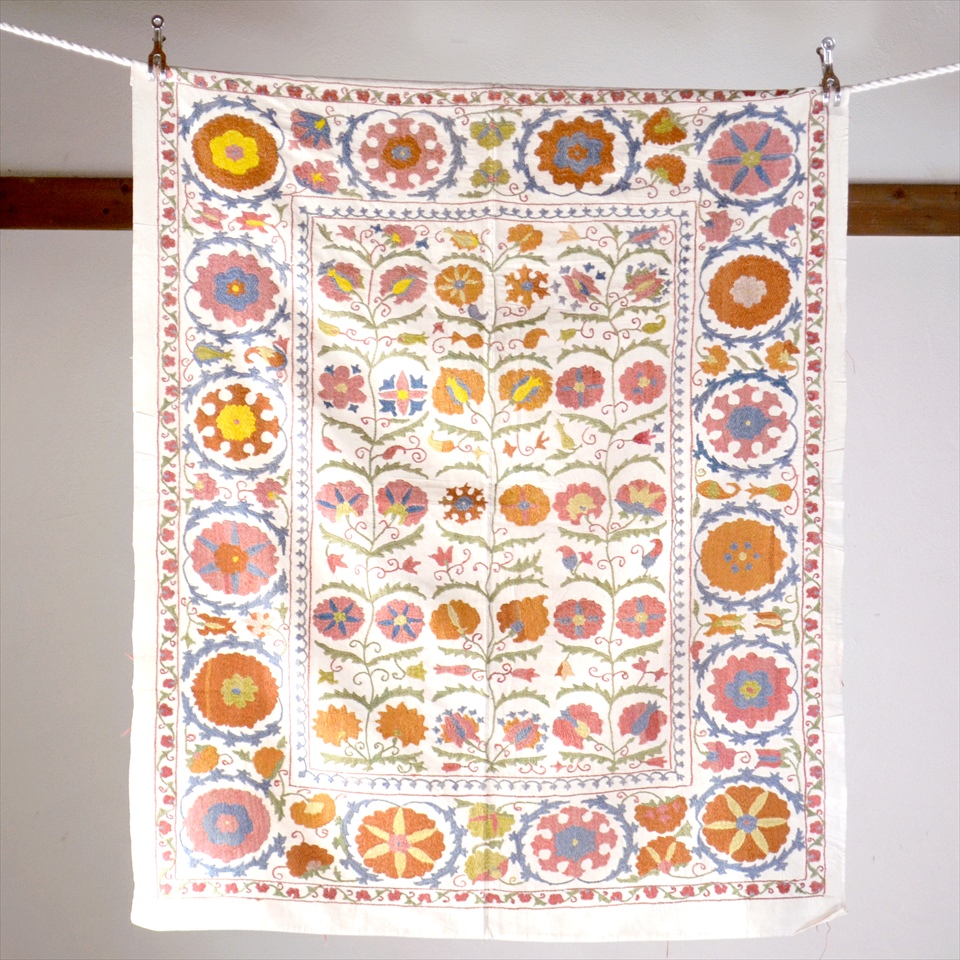 Suzani, Uzbekistan Suzani, Embroidary　ウズベキスタン・スザンニ刺繍布アンティークデザイン・ピンクとオレンジの花