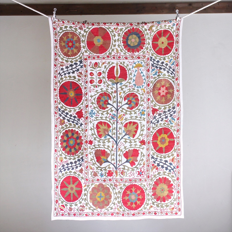 スザンニ刺繍・アンティークデザインリプロダクションアンティークデザインを複製した伝統柄/生命の樹・大輪の花