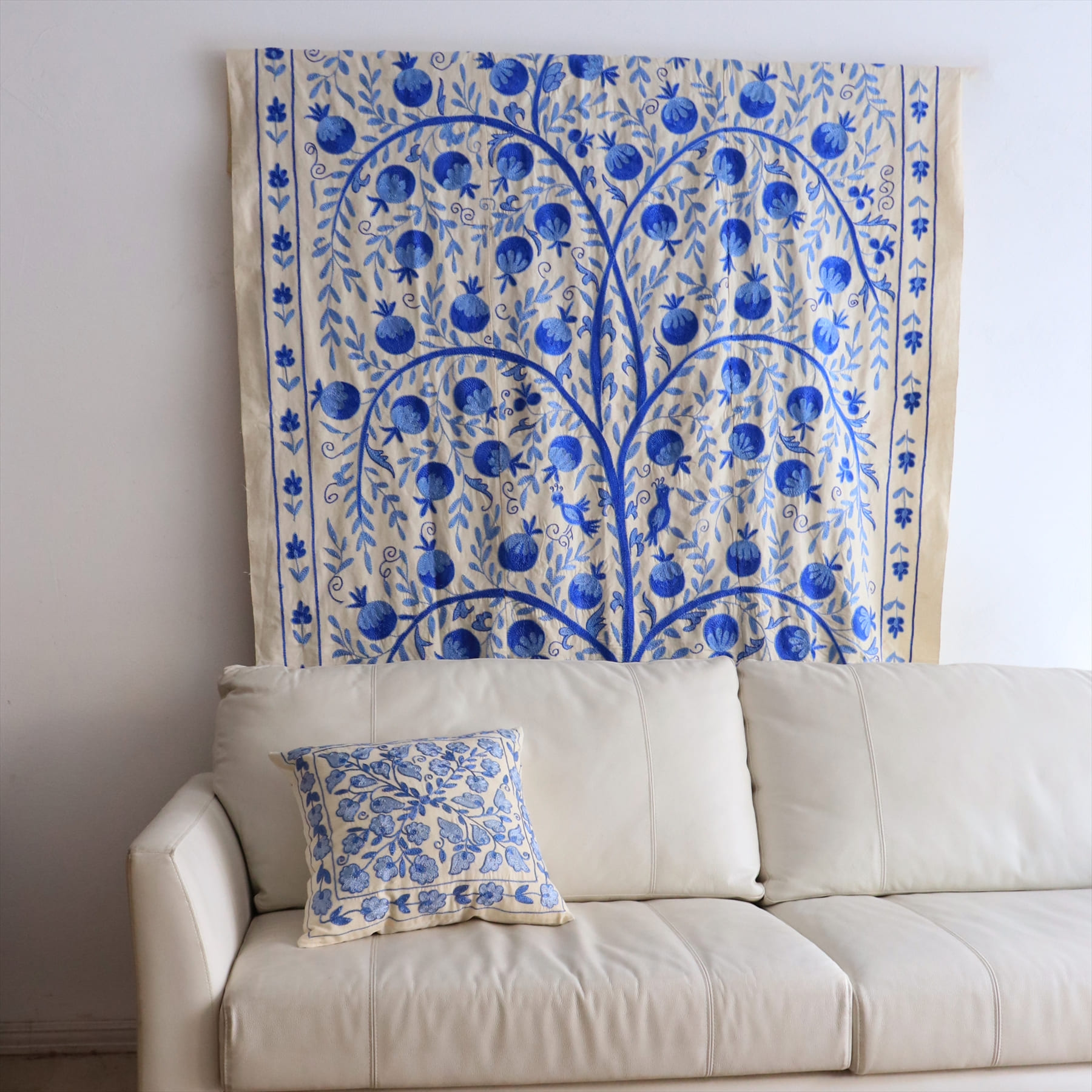 スザンニ刺繍布 ウズベキスタン194×144cm ザクロの実のなる生命の木