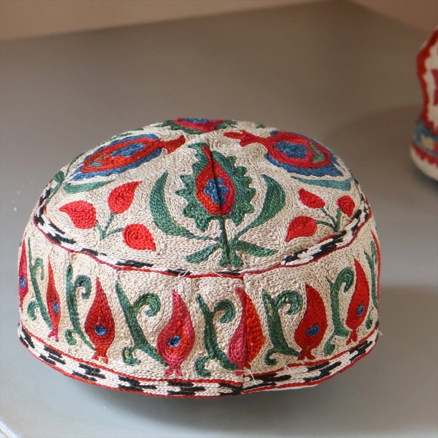 スザニ刺繍の帽子 キャップ　民族衣装総刺繍 チェーンステッチ