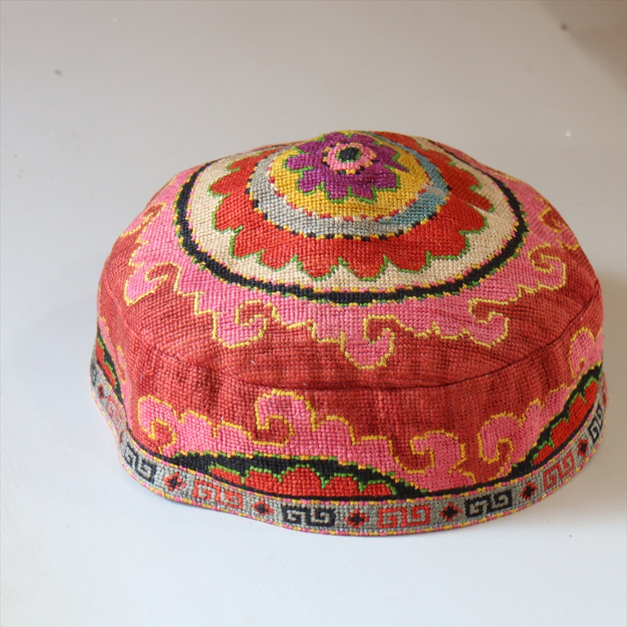 アンティーク スザニ刺繍の帽子クーフィキャップ　ドッピ　ウズベキスタン　民族衣装