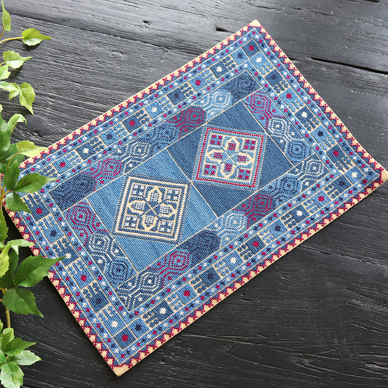 パレスチナ刺繍のテーブルセンタークロス/緻密な刺繍　ブルー/２つのメダリオン