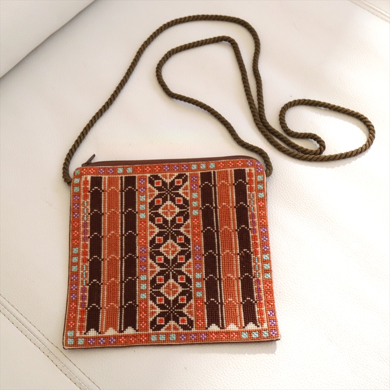パレスチナ刺繍のポシェット/緻密な刺繍 ライトブラウン