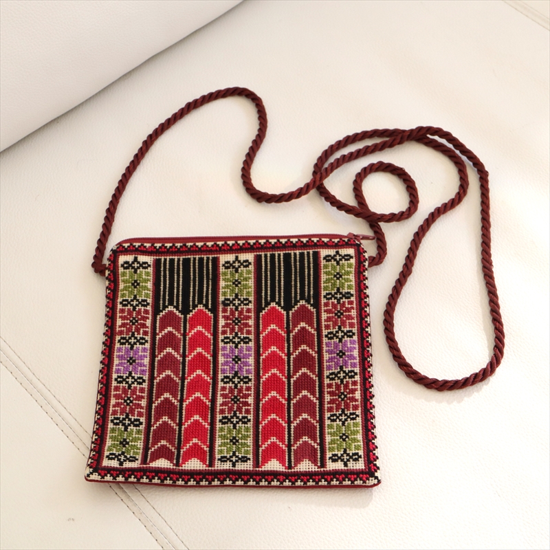 パレスチナ刺繍のポシェット/緻密な刺繍 ボルドー