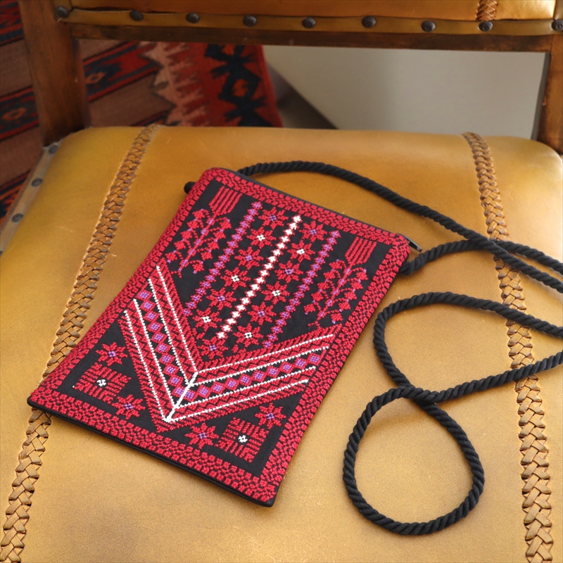 パレスチナ刺繍のポシェット/緻密な刺繍 ボルドー/ブラック