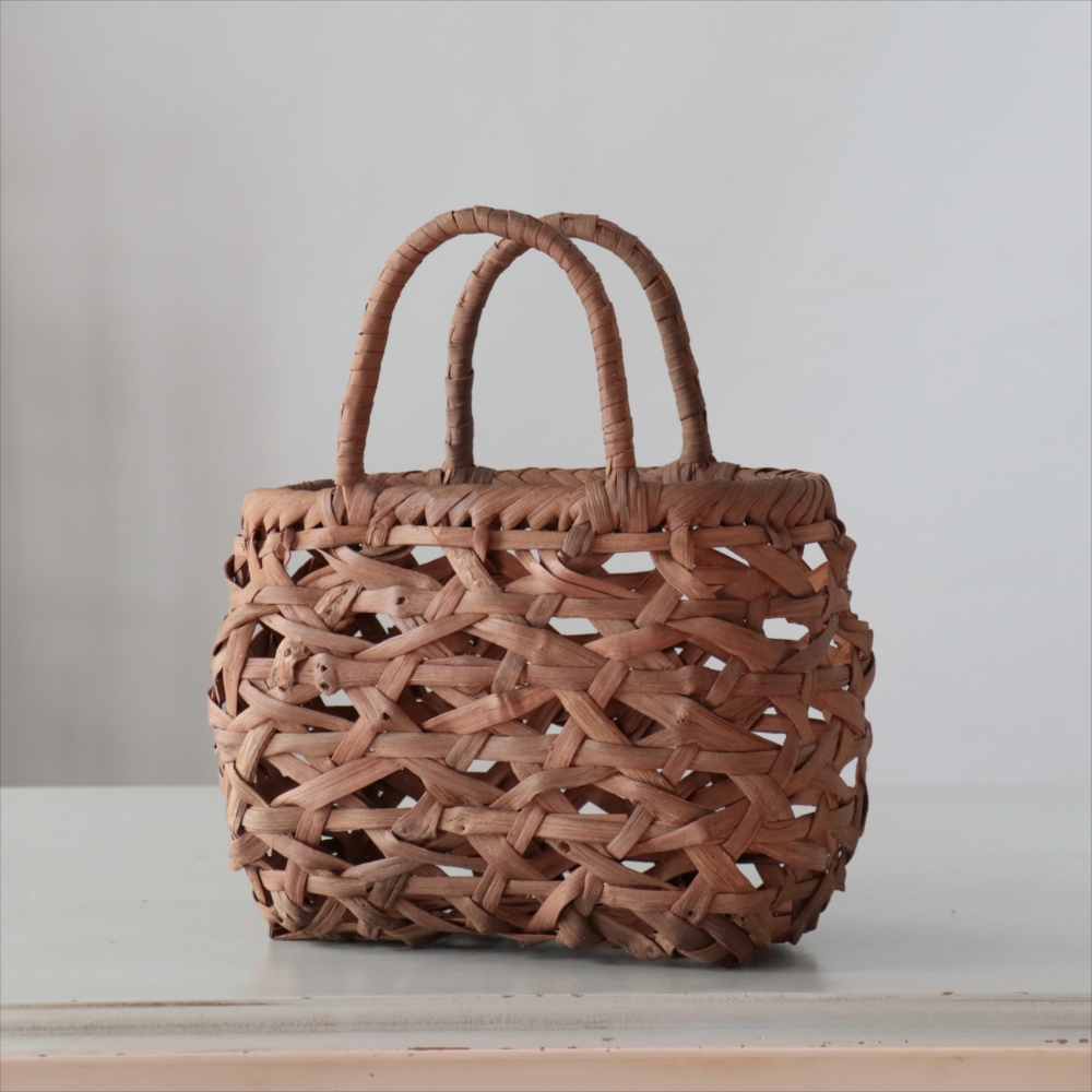 やまぶどう　カゴバッグ　白皮　透かし乱れ編み横幅:26cm 本体高さ:20cm