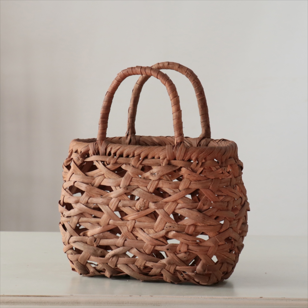 やまぶどう　カゴバッグ　白皮　透かし乱れ編み横幅:26cm 本体高さ:20cm