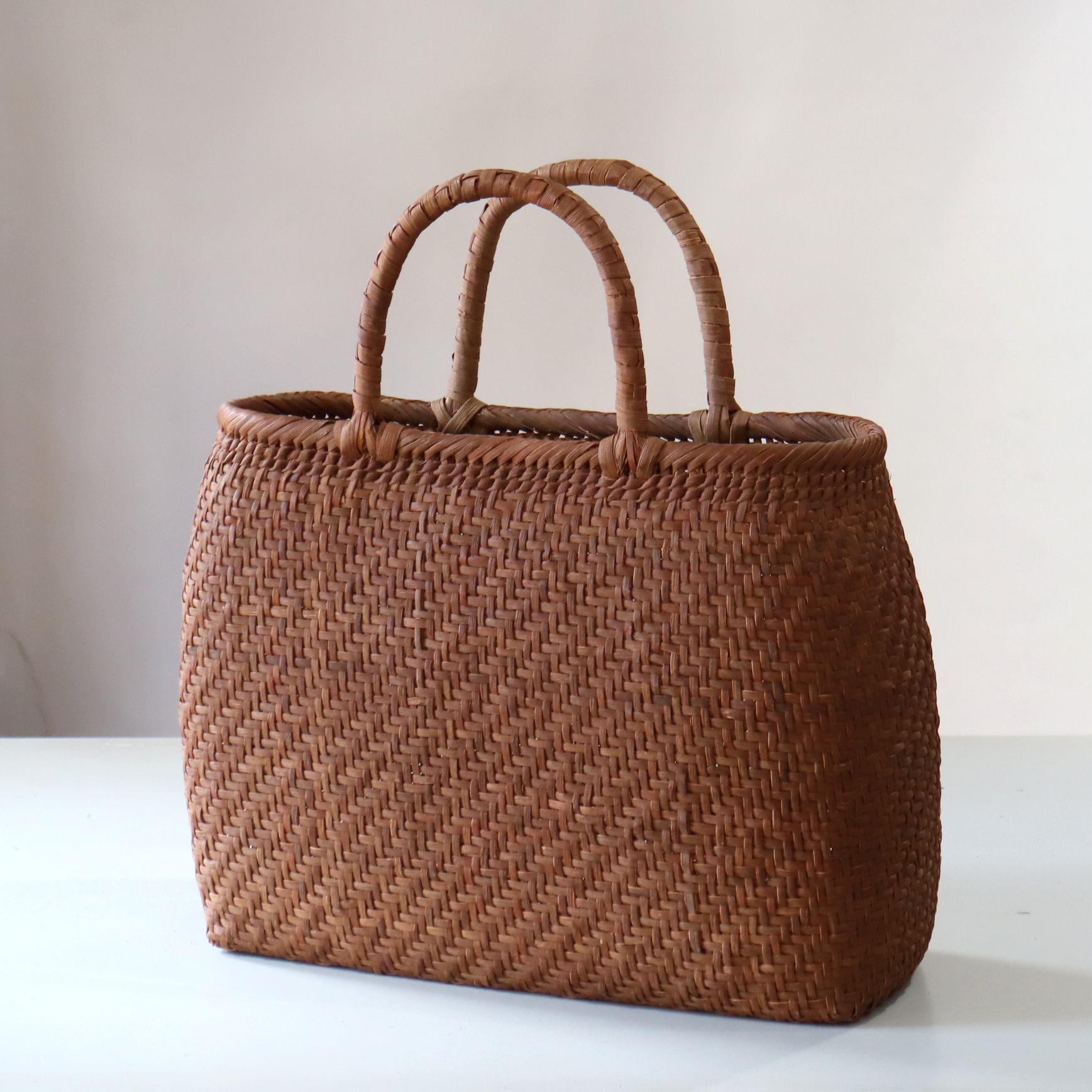 やまぶどう カゴバッグ/3mmひご 網代編み 紅皮/大サイズ  巾35cm 高さ（本体）27cm 重さ480g