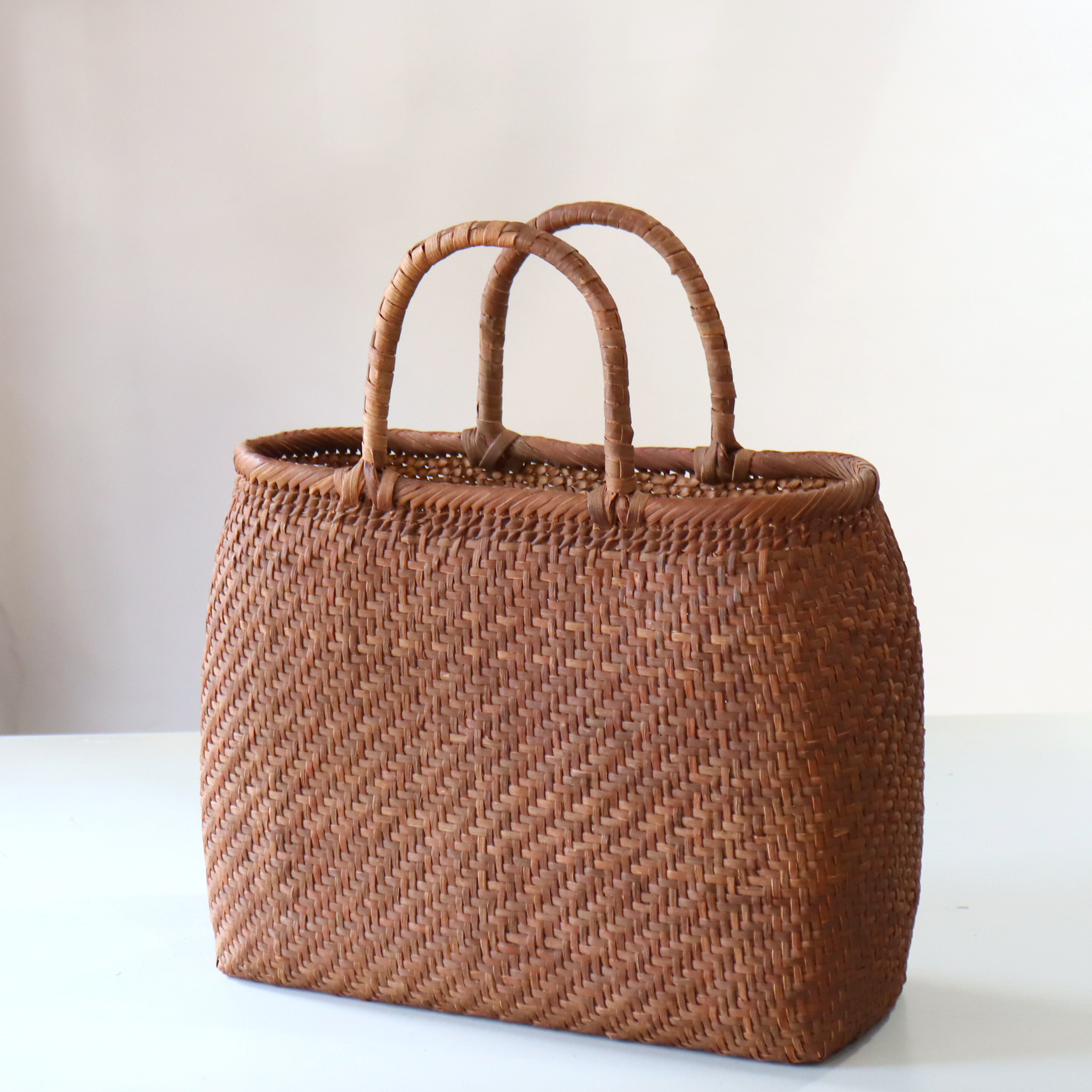 やまぶどう カゴバッグ/3mmひご 網代編み 紅皮/大サイズ  巾33cm 高さ（本体）28cm 重さ480g