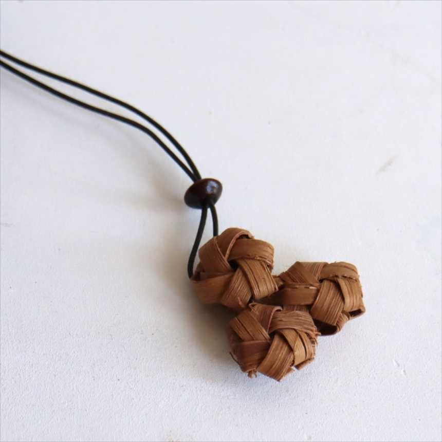 やまぶどうの根付 花編み　現品