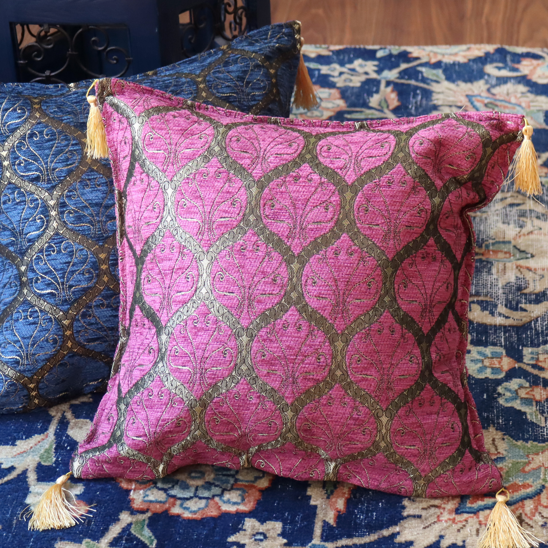 クッションカバー 45x45cm トルコデザイン　シュニール素材のクッションカバー クレスト・ローズピンク