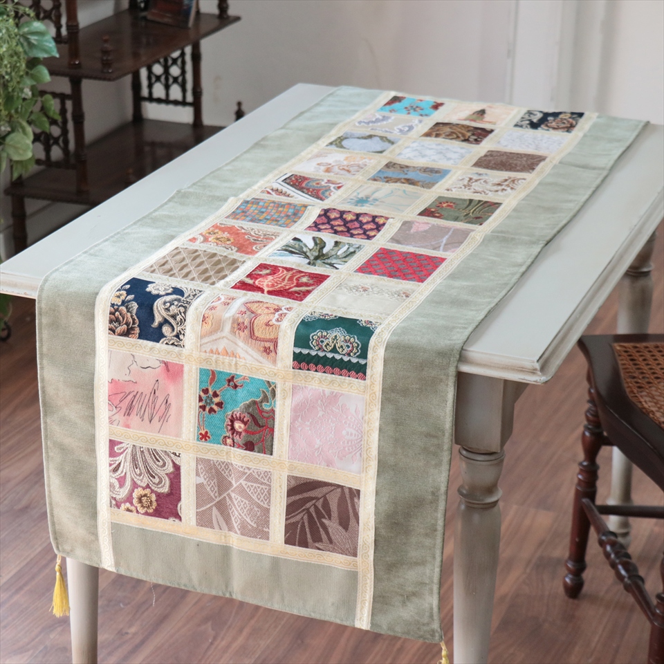テーブルランナー　モザイクパッチワーク 142x50cmサイズ シュニール素材