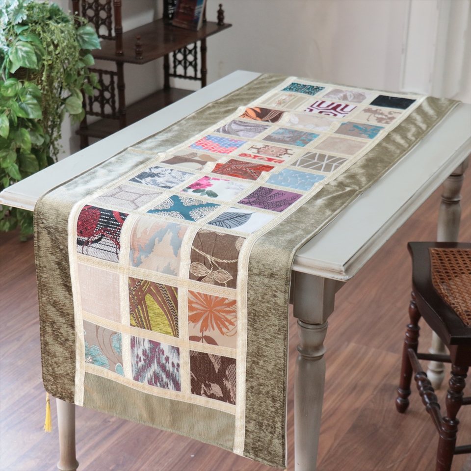 テーブルランナー　モザイクパッチワーク 142x50cmサイズ シュニール素材