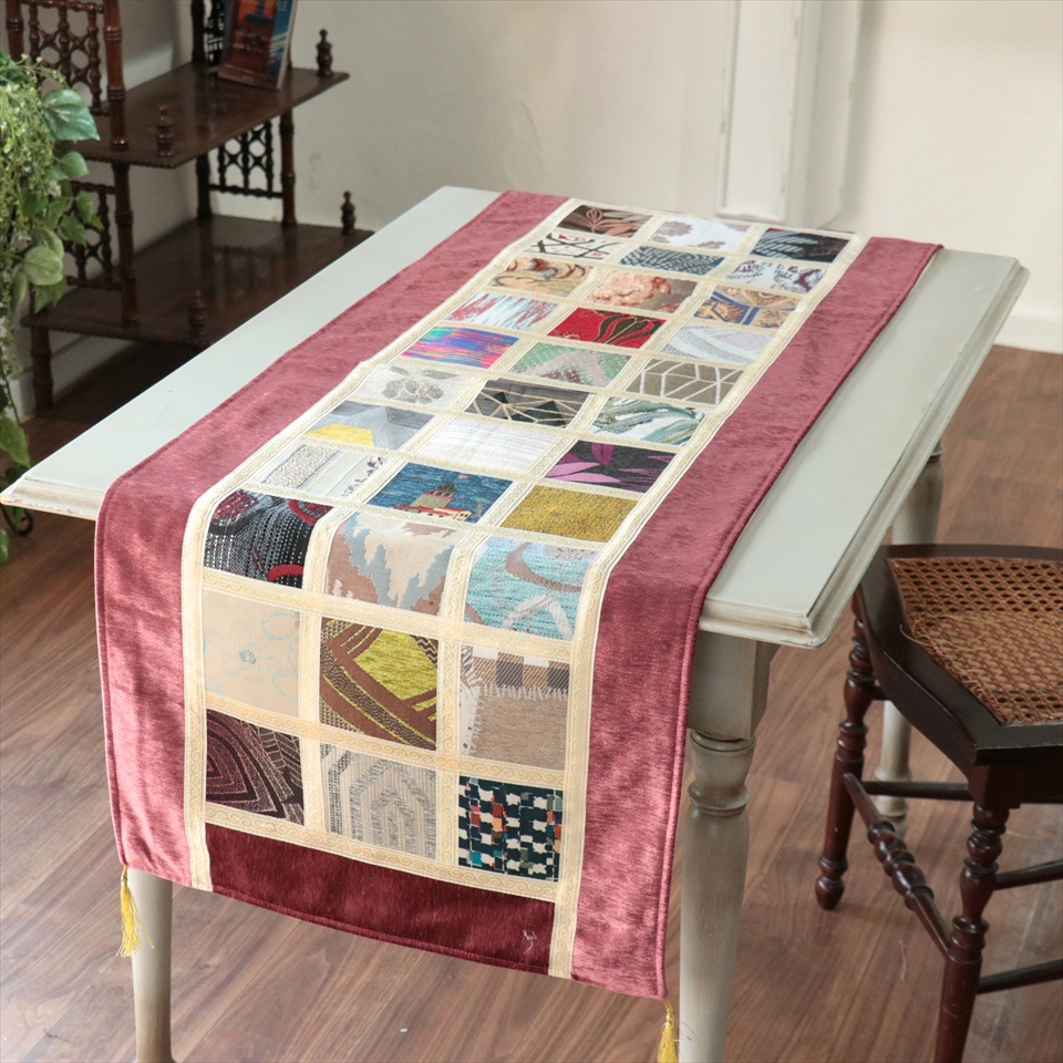 テーブルランナー　モザイクパッチワーク 142x50cmサイズ シュニール素材