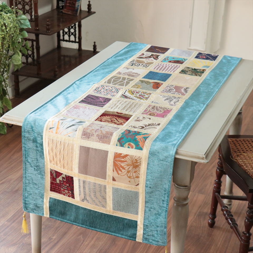 テーブルランナー　モザイクパッチワーク 142x50cmサイズ シュニール素材