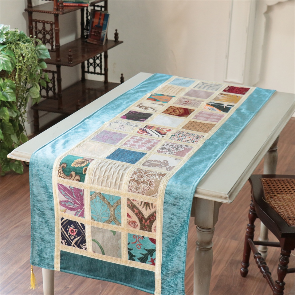 テーブルランナー　モザイクパッチワーク 142x50cmサイズ シュニール素材
