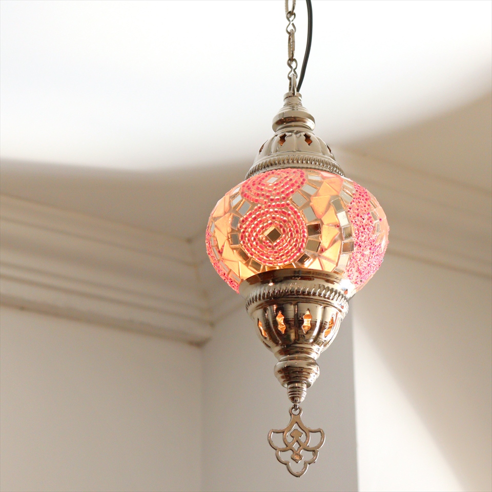 トルコランプ モザイクペンダントランプ 直径13cm 全高67cm ピンク シルバーカラーの灯具