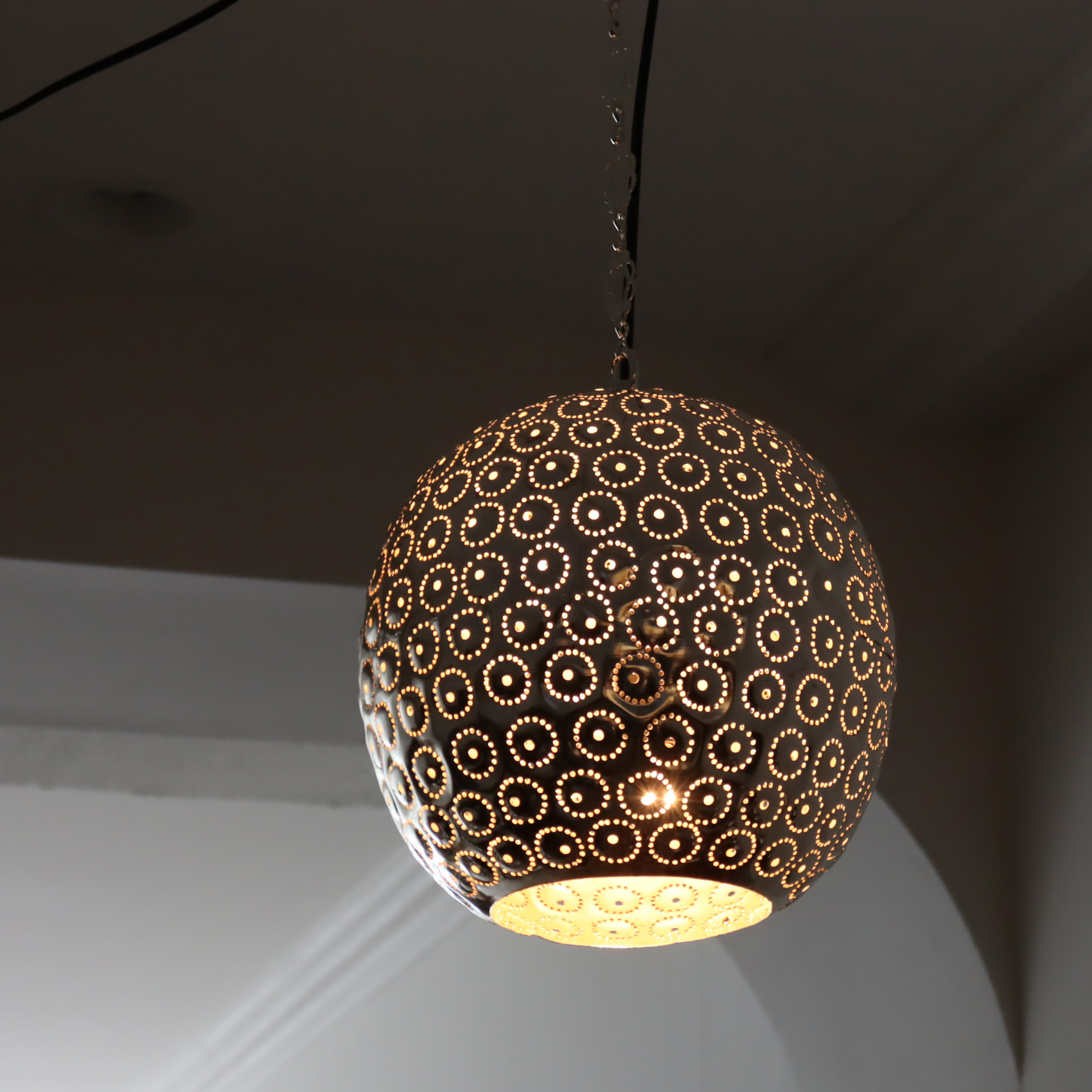 【10%OFF】モロッコランプ/Moroccan Metal shade Lamps メタルシェード　ペンダントランプラウンド形　パイナップル　φ26cm　エジプト製