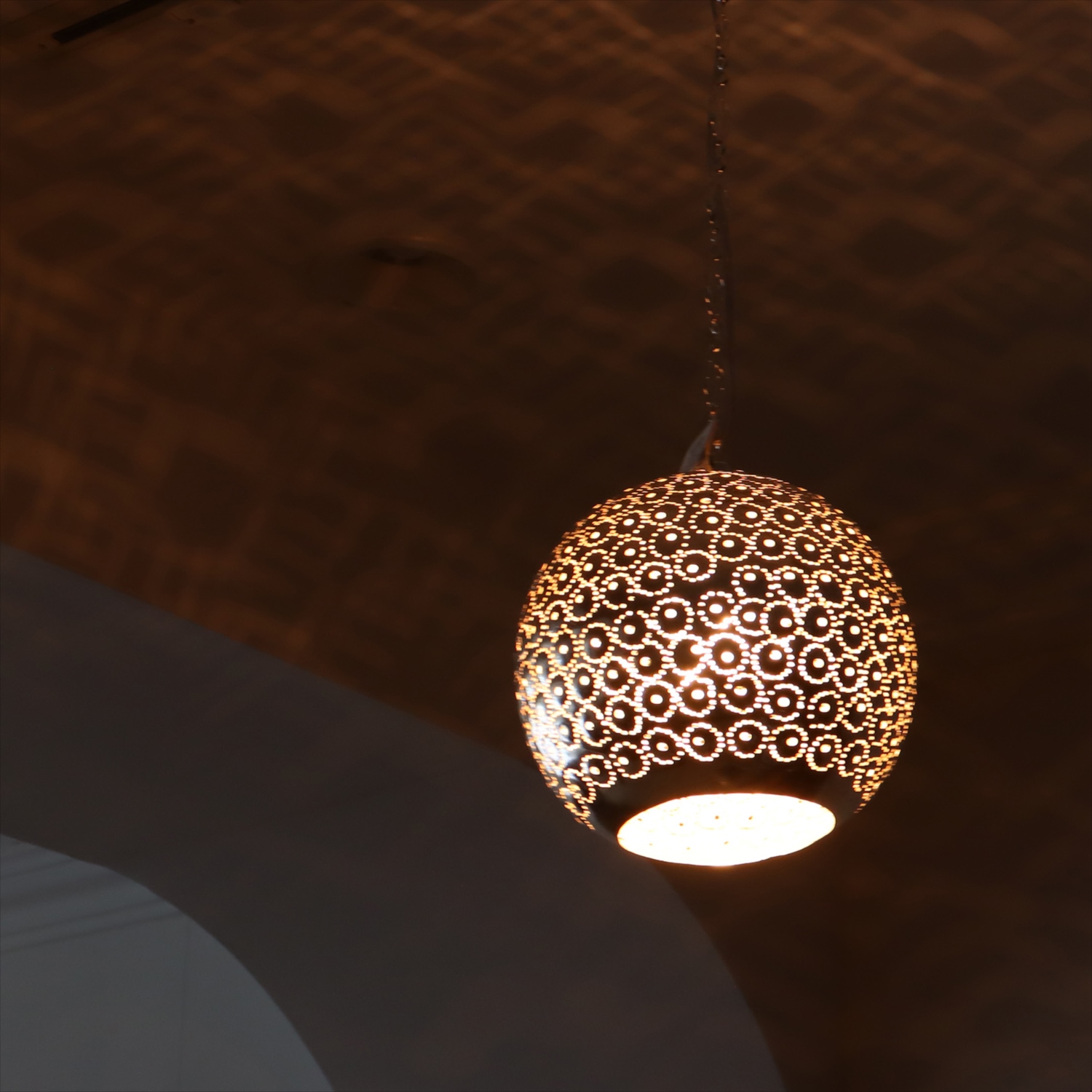 メタルシェード モロッコランプ　Moroccan Metal shade Lamps　ペンダントランプ ラウンド形　パイナップル φ27cm　エジプト製