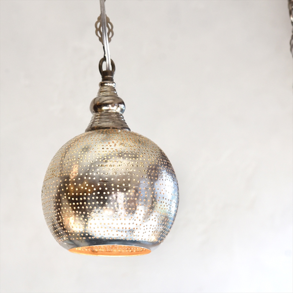 モロッコランプ/Moroccan Metal shade Lamps メタルシェード・ペンダントランプ エジプト製/Football直径15ｃｍ シルバー色/ドット E17 25W 白熱球付き